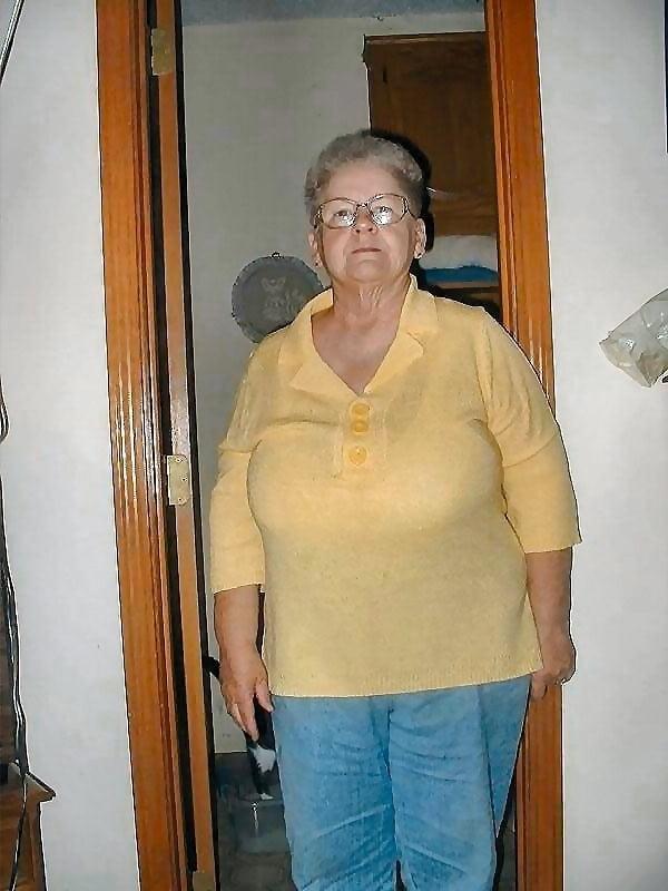 25P Huge titty granny
