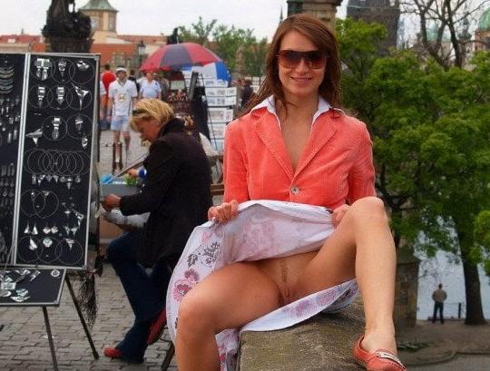 25P Upskirt 106
