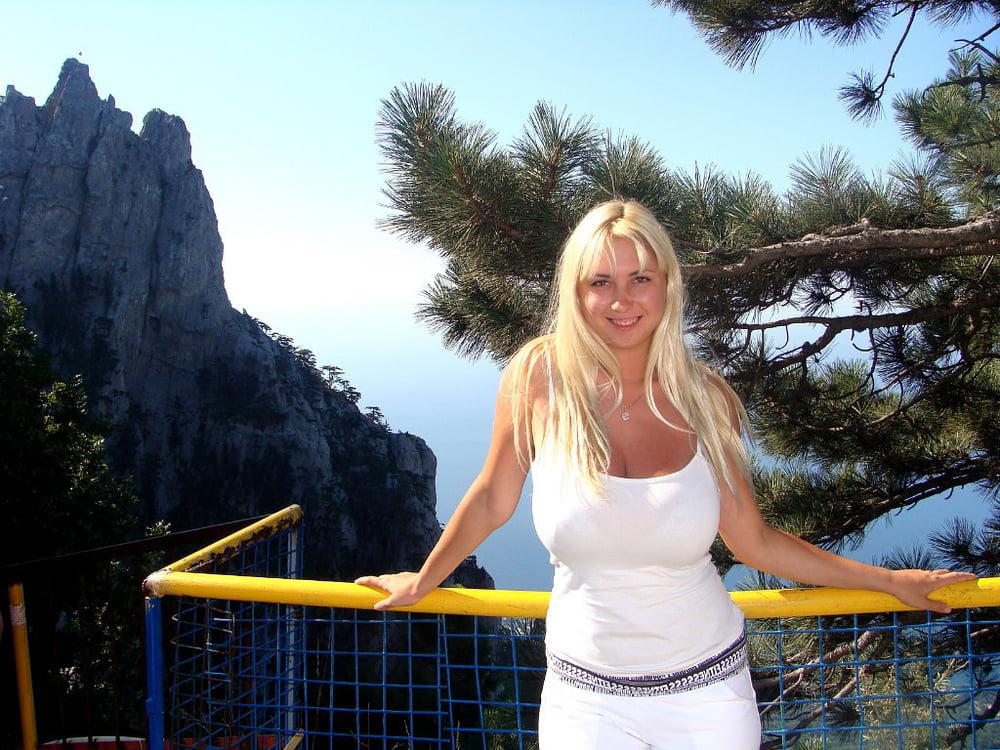12P Busty Russian Woman 3690