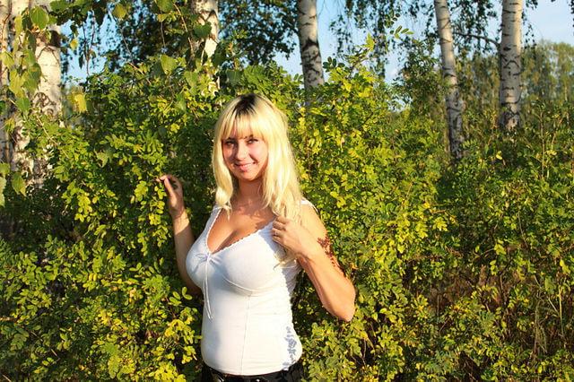 12P Busty Russian Woman 3690