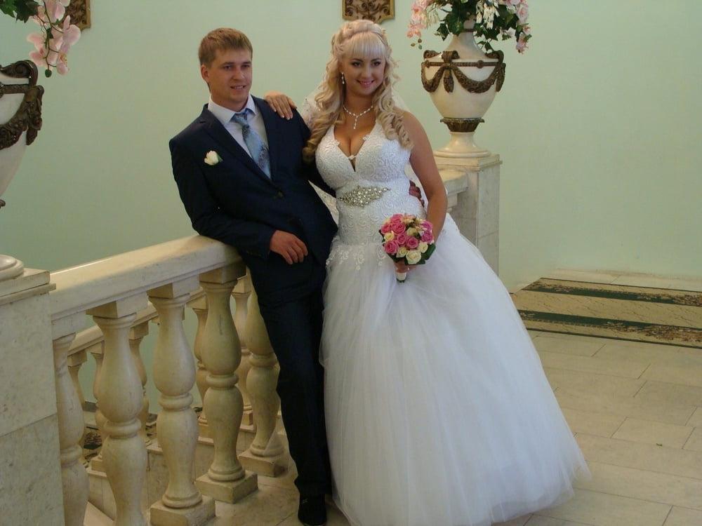 12P Busty Russian Woman 3690