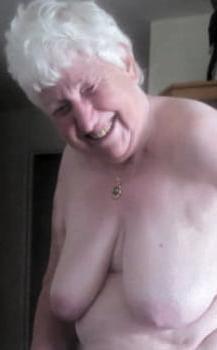 10P old granny loves to please her man