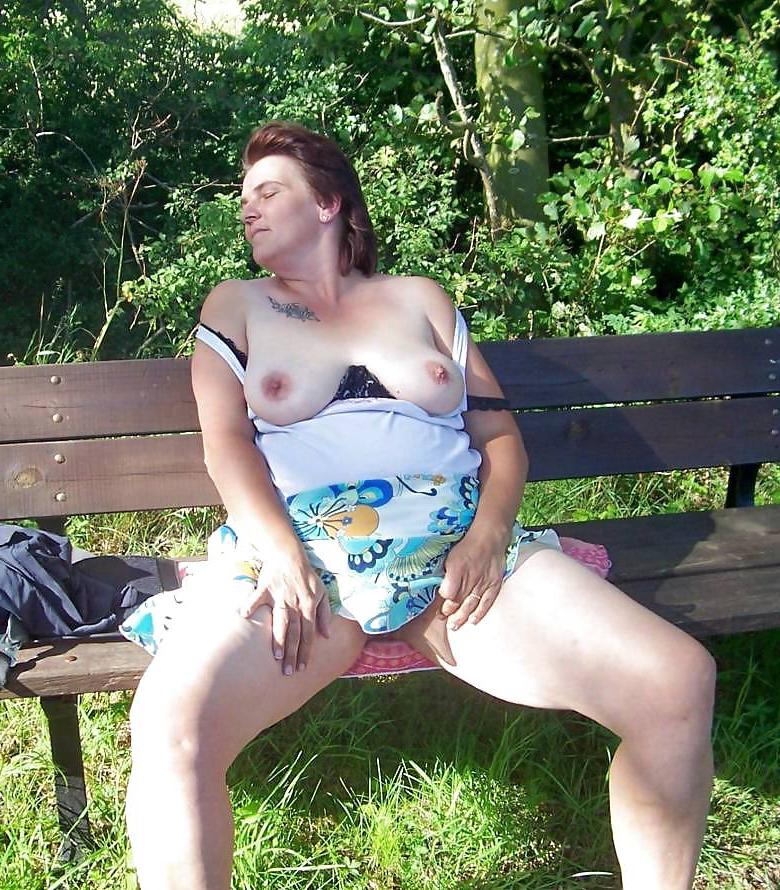 17P Bbw outside 2