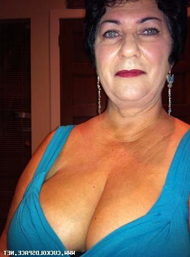 7P Amazing Granny Boobs