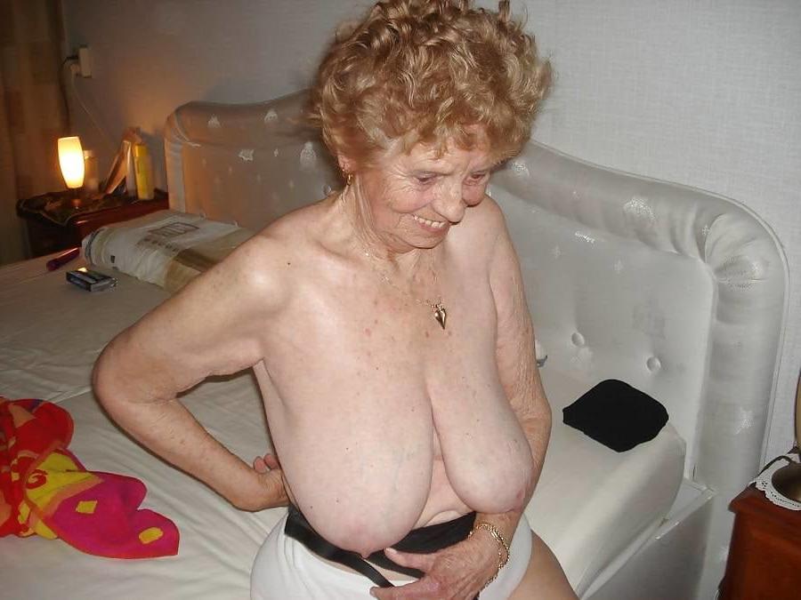 10P Amazing Granny Boobs