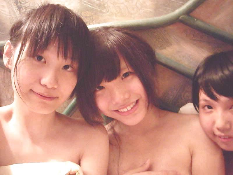 25P WILD ASIAN SLUTS I