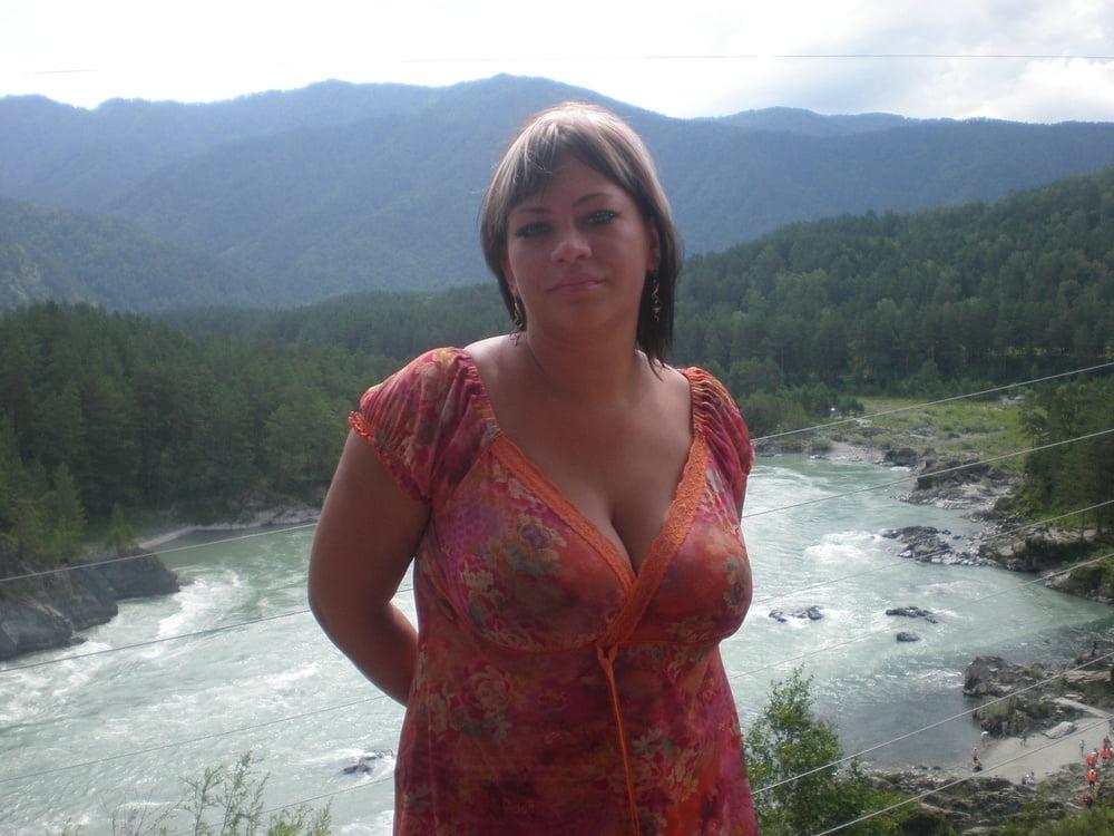 24P Busty Russian Woman 3689