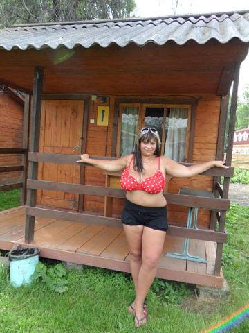 24P Busty Russian Woman 3689