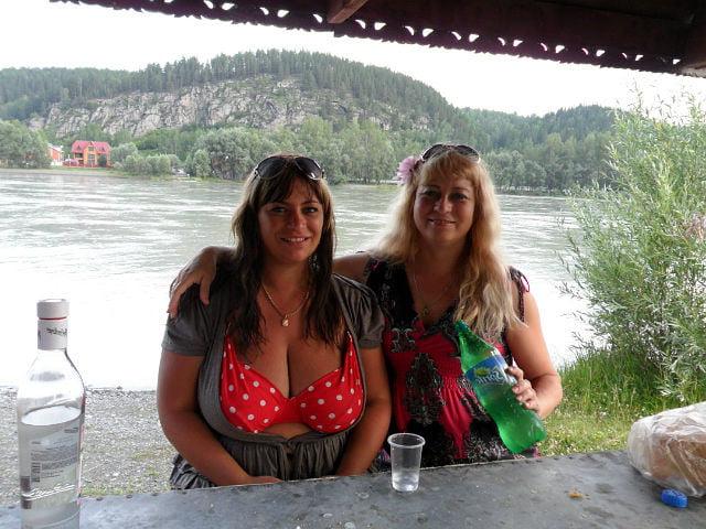 24P Busty Russian Woman 3689