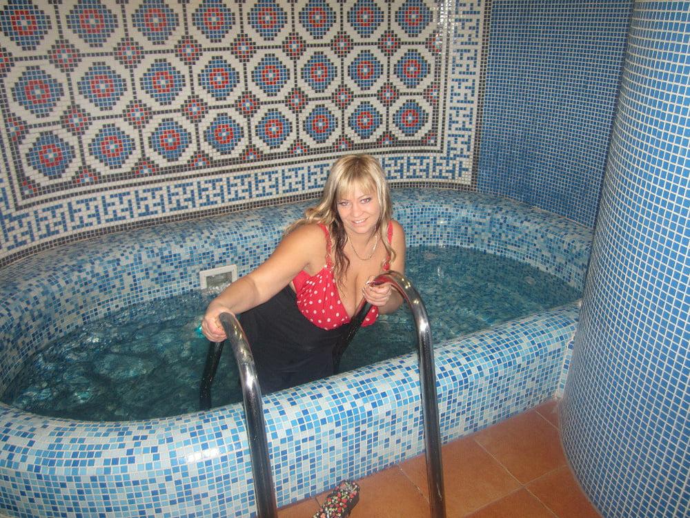 24P Busty Russian Woman 3689