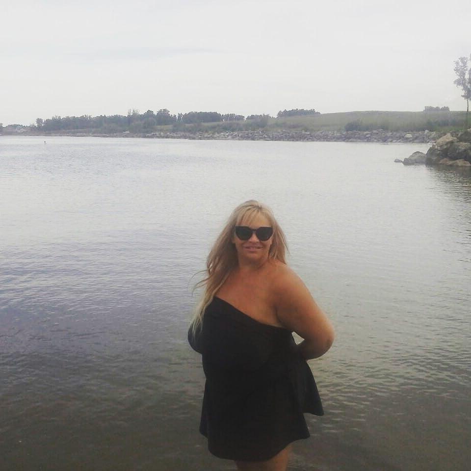 24P Busty Russian Woman 3689