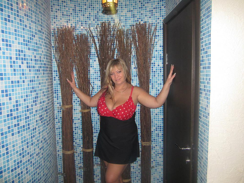 24P Busty Russian Woman 3689