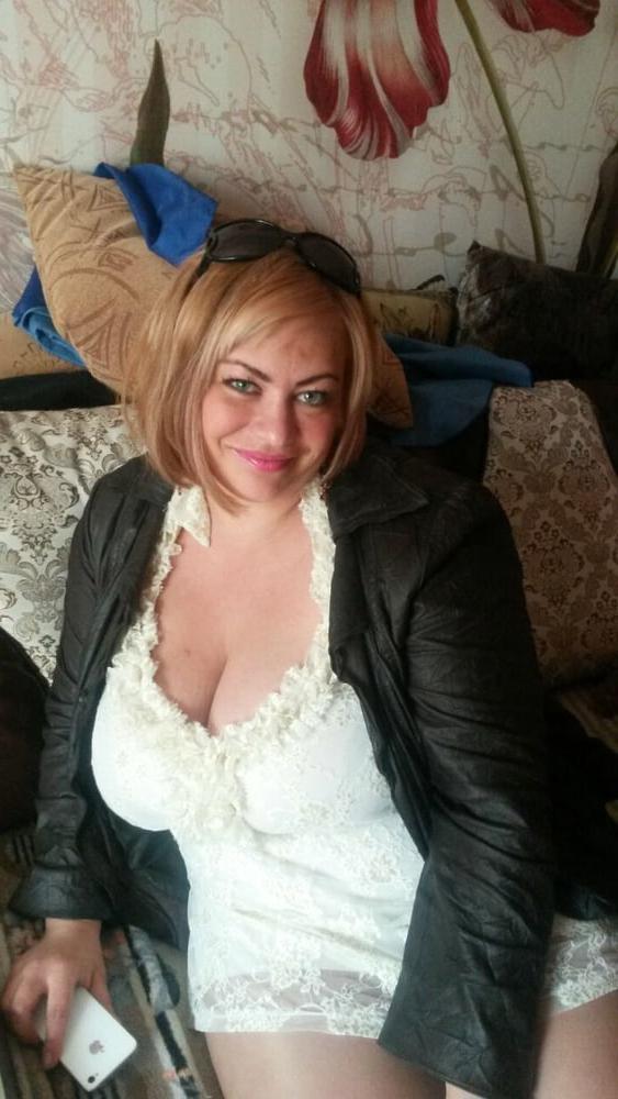 24P Busty Russian Woman 3689