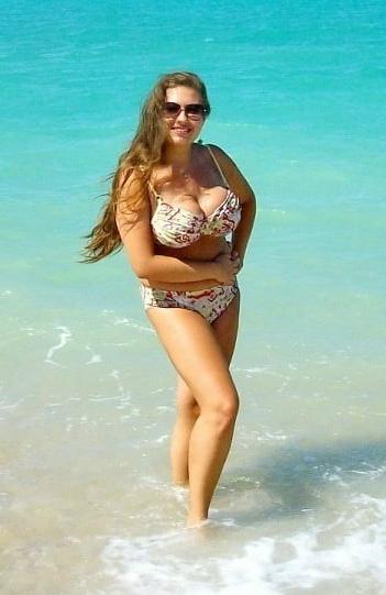 15P Busty Russian Woman 3687