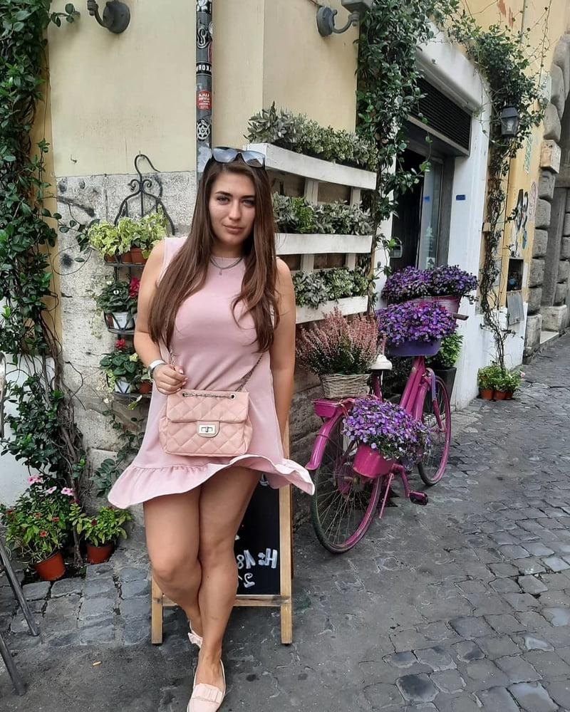 15P Busty Russian Woman 3687