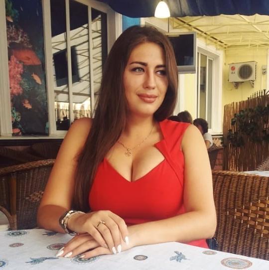 15P Busty Russian Woman 3687