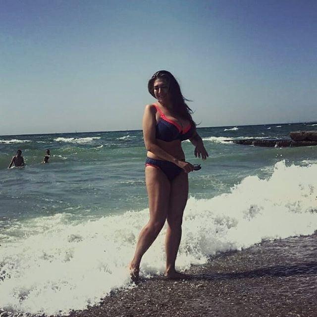 15P Busty Russian Woman 3687