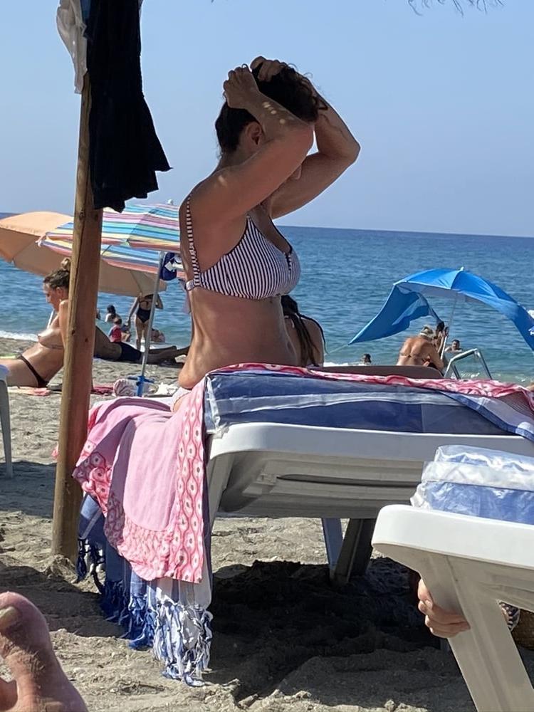 25P Beach voyeur