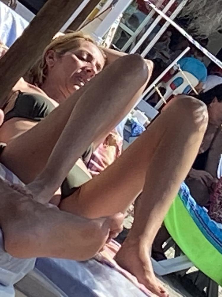 25P Beach voyeur