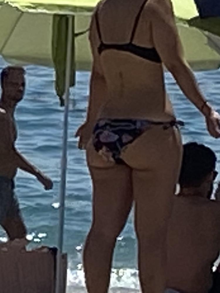25P Beach voyeur