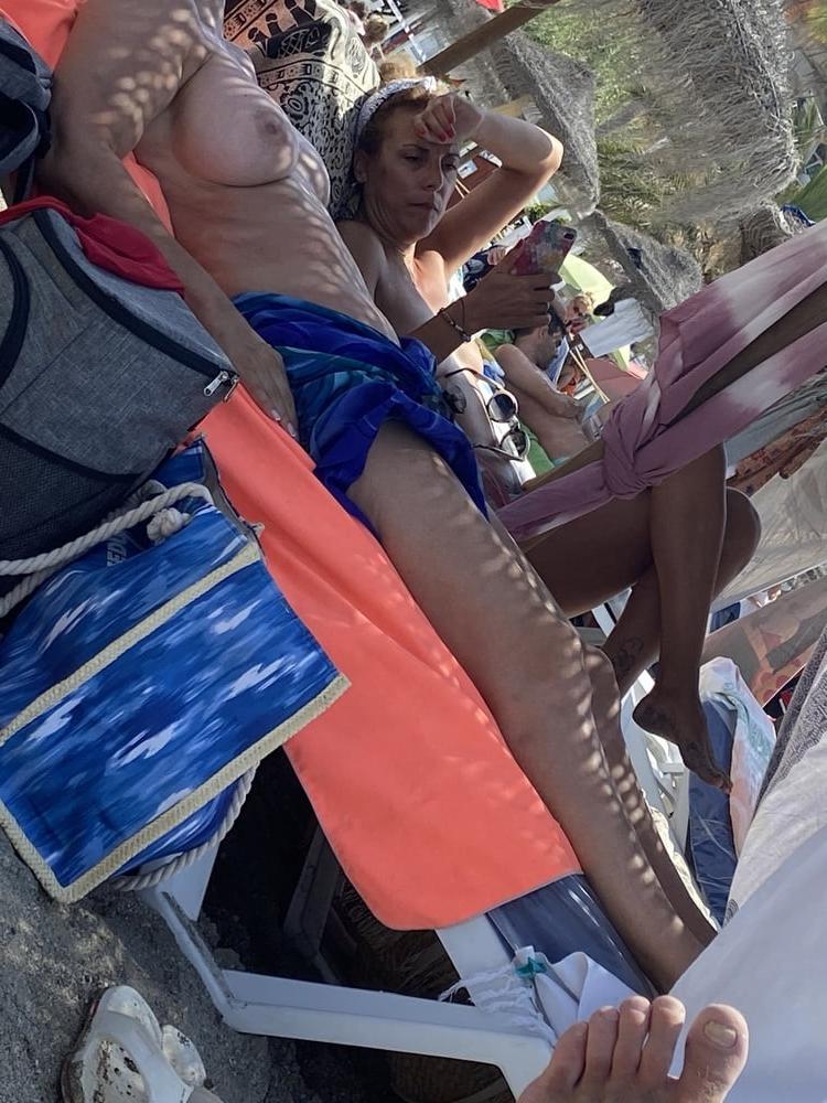 25P Beach voyeur