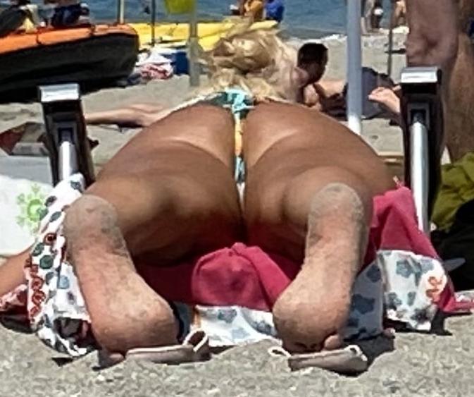 25P Beach voyeur