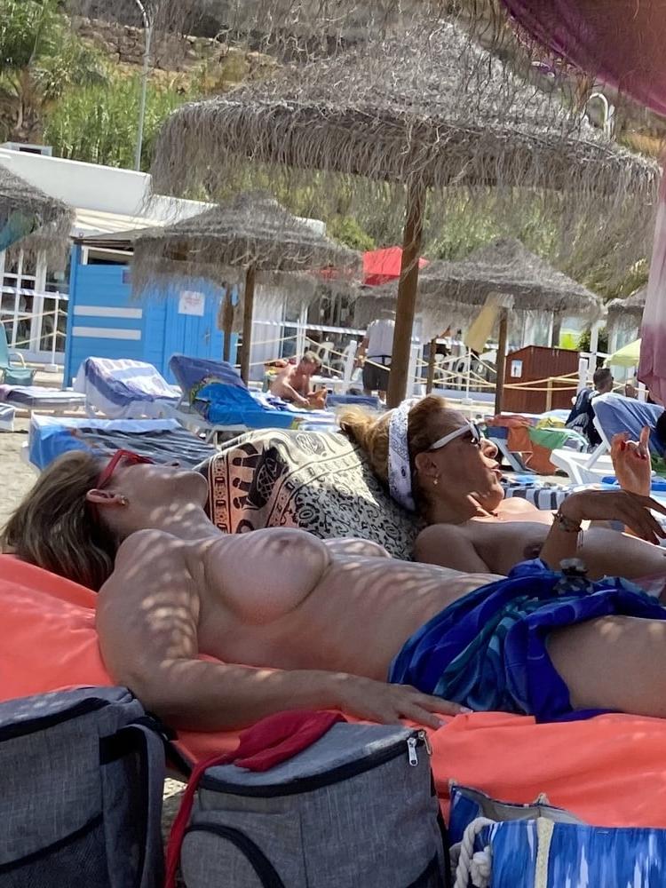 25P Beach voyeur