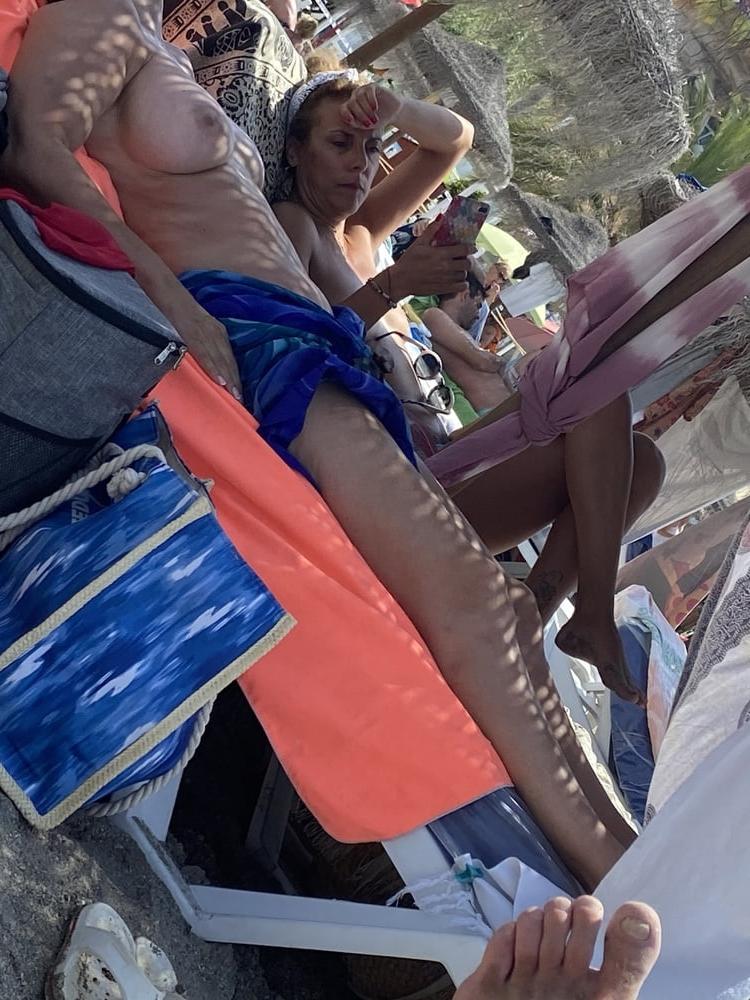 25P Beach voyeur