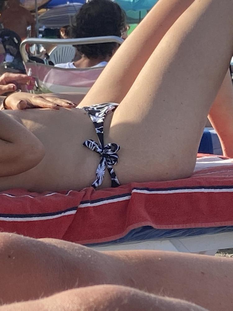 25P Beach voyeur