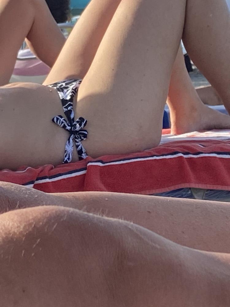 25P Beach voyeur
