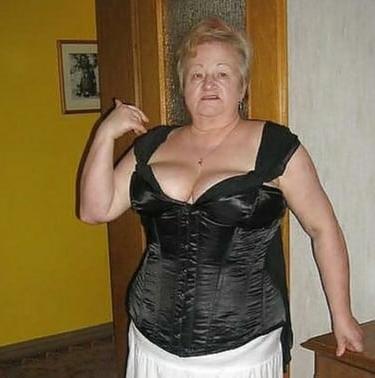 14P Granny or mom....