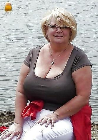 14P Granny or mom....