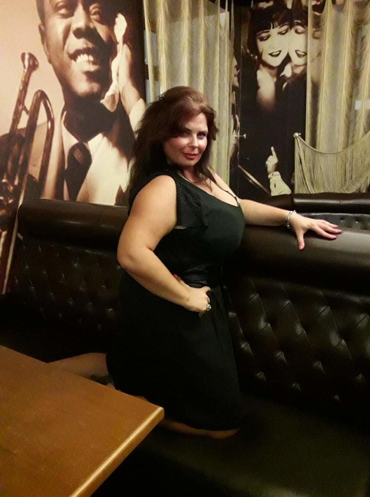 18P Busty Russian Woman 3688