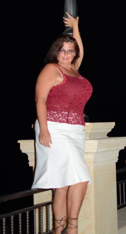 18P Busty Russian Woman 3688