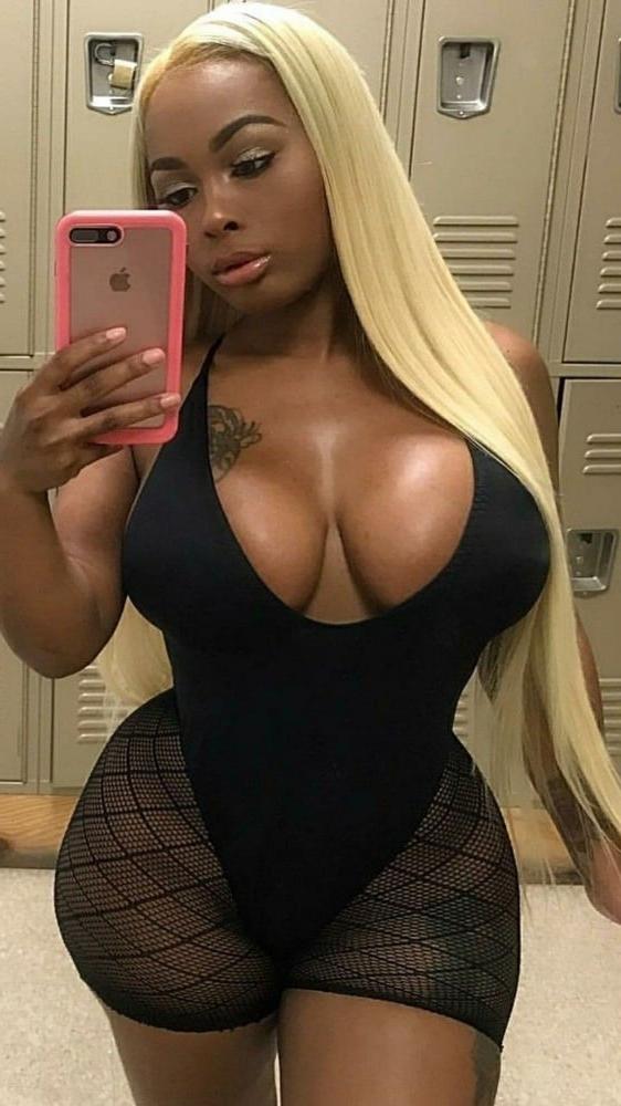 25P Voluptuous Corner