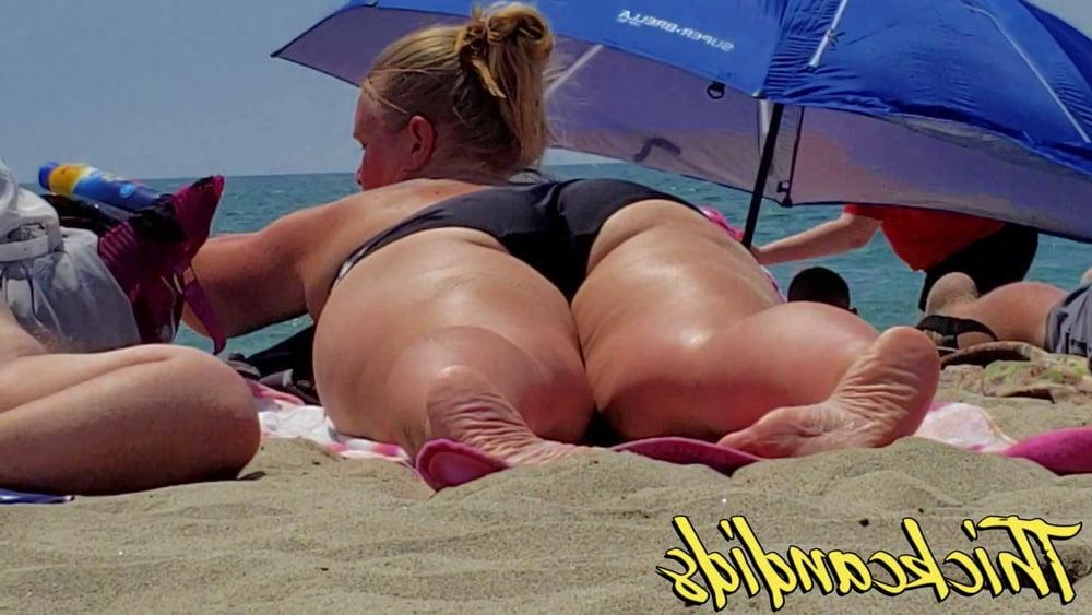 7P Big fat ass white bbw at the beach, tanning with huge ass