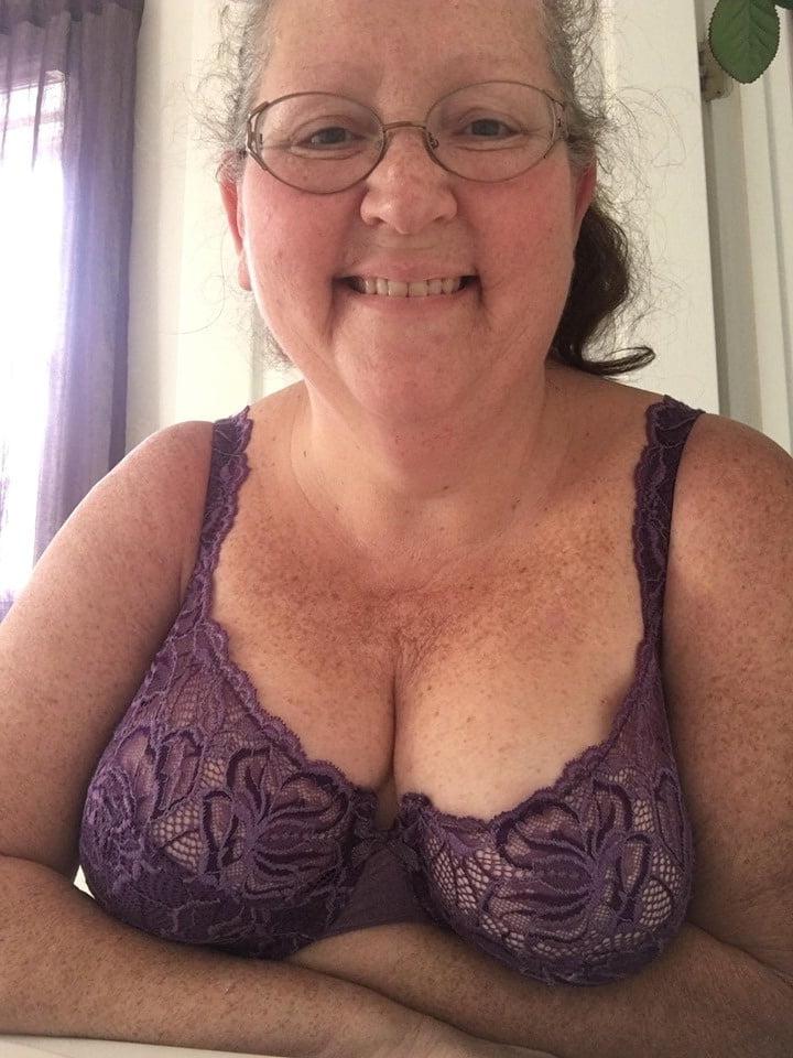 25P Old granny gets naked