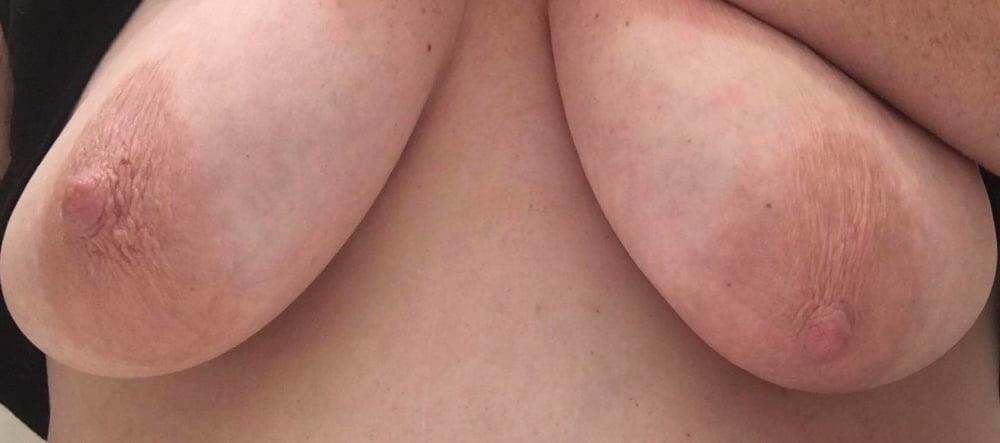 25P Old granny gets naked