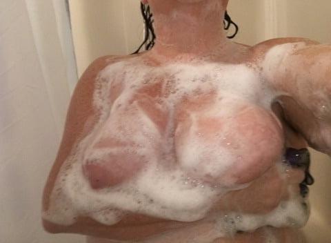 25P Old granny gets naked