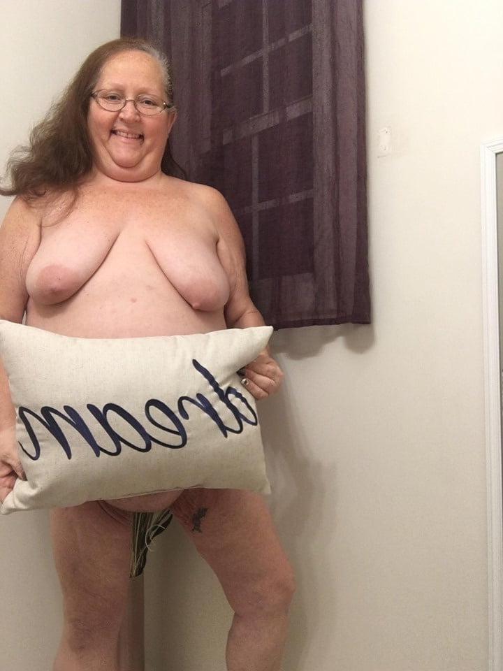 25P Old granny gets naked