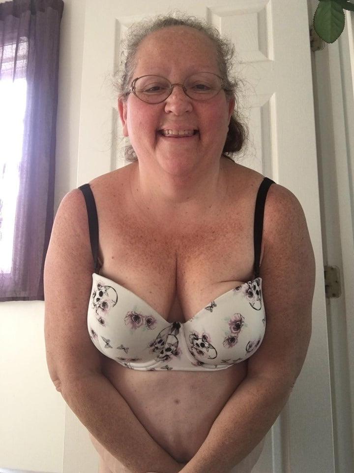 25P Old granny gets naked