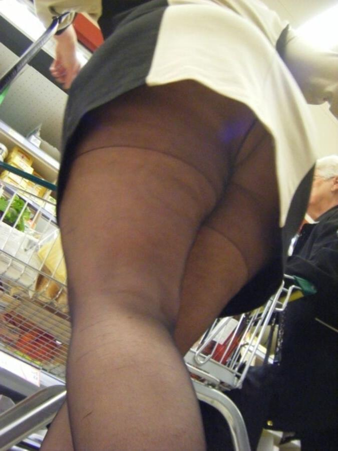 25P upskirt