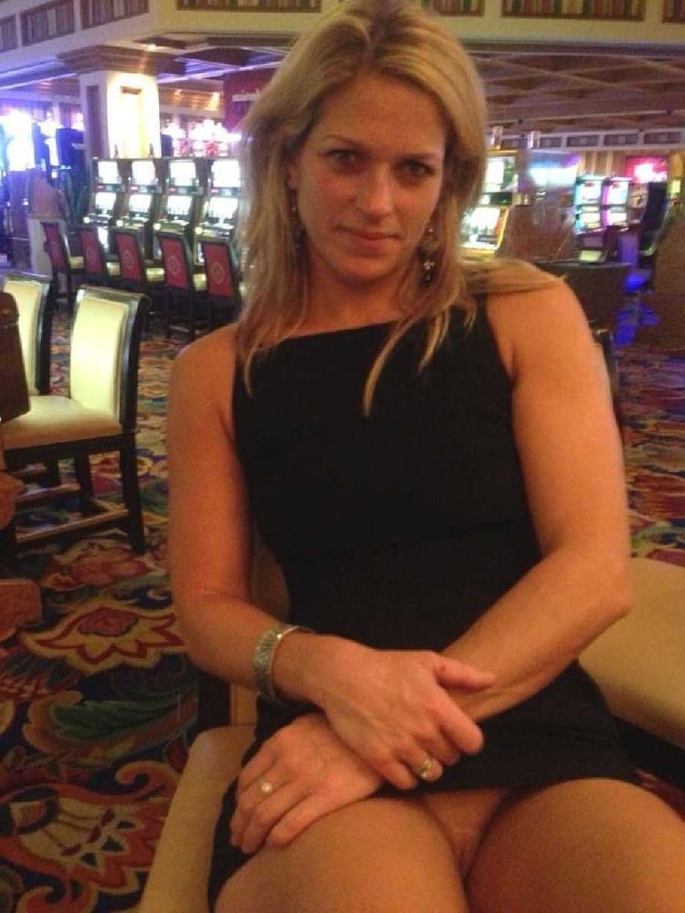 25P upskirt