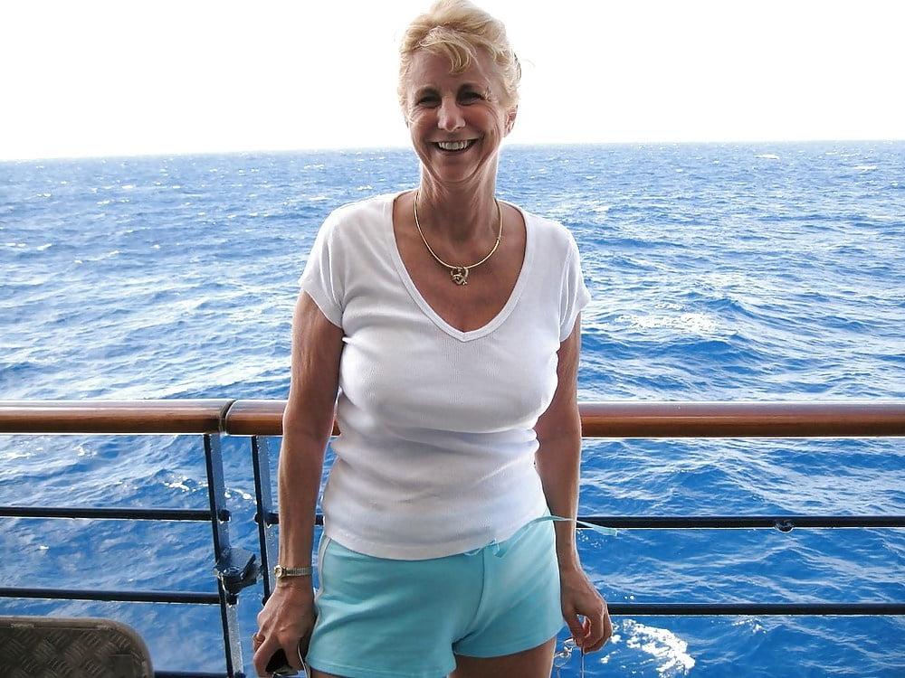 25P Non-nude breathtakingly beautiful blonde granny