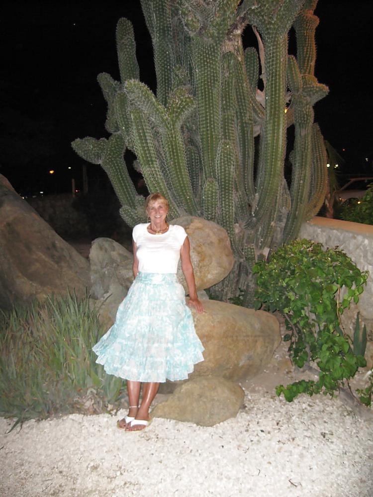 25P Non-nude breathtakingly beautiful blonde granny
