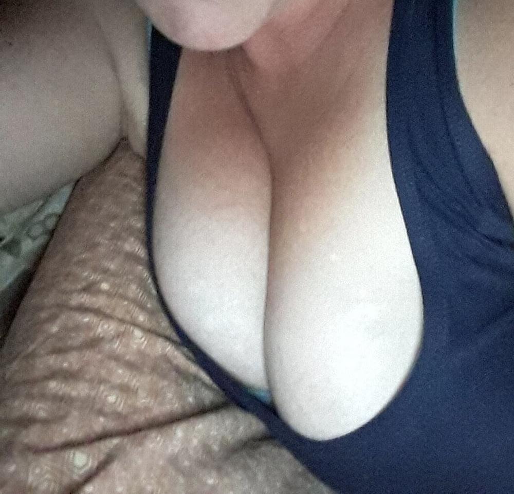 25P Nice Big Tits and Bubble Butt Pawg Milf Ex GF Ex Wife Selfie