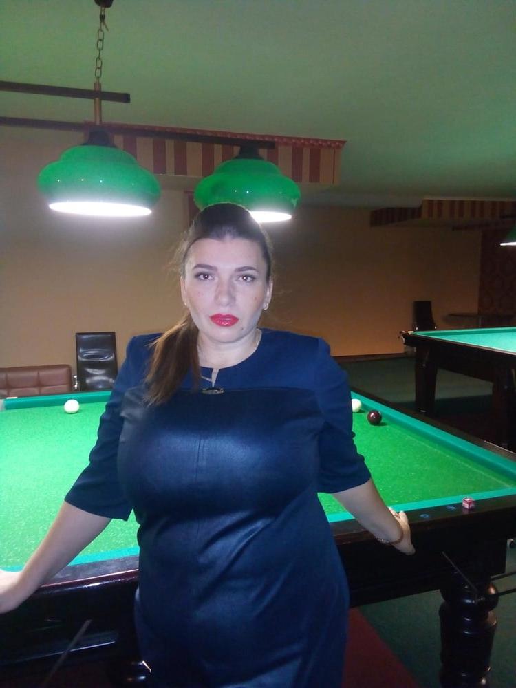 10P Busty Russian Woman 3683