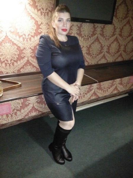10P Busty Russian Woman 3683