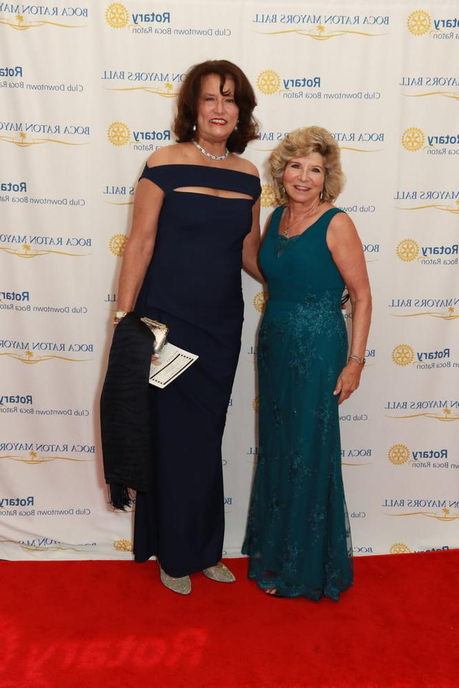 22P Granny duo. Whos taking up the bum 1st?