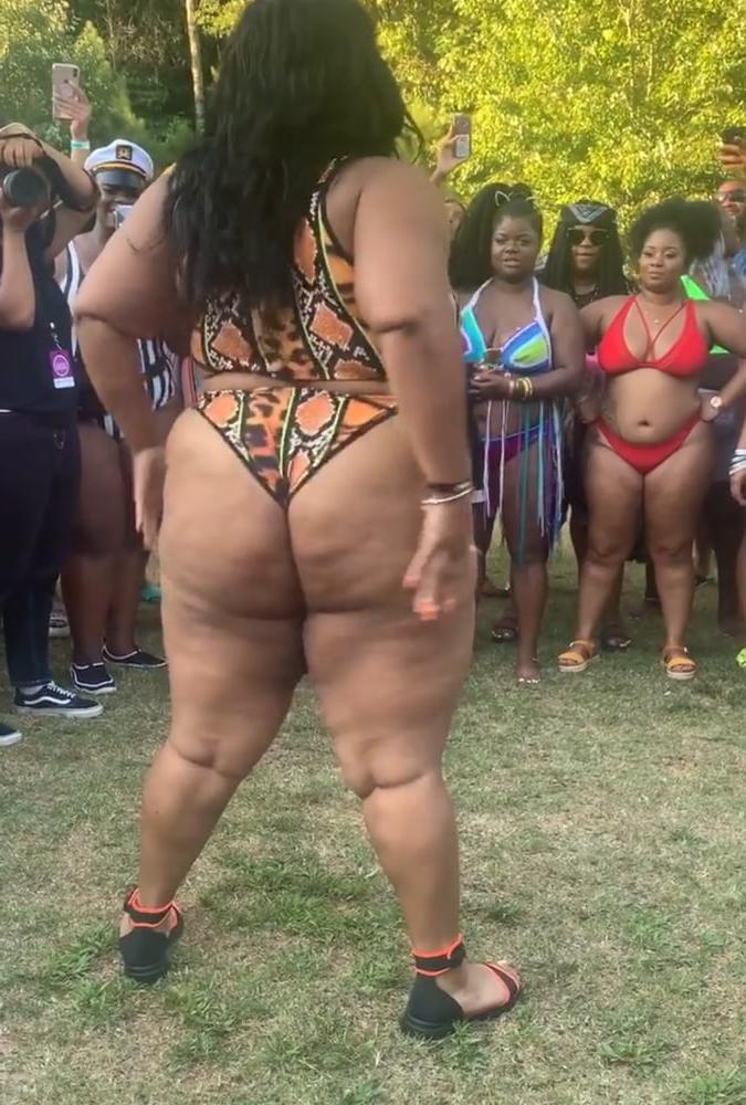 23P Bbw pool party